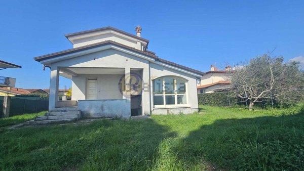 casa indipendente in vendita a Camaiore in zona Lido di Camaiore