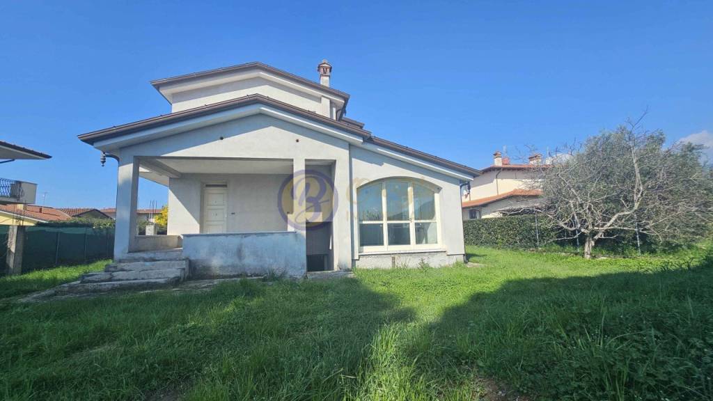 casa indipendente in vendita a Camaiore in zona Capezzano Pianore