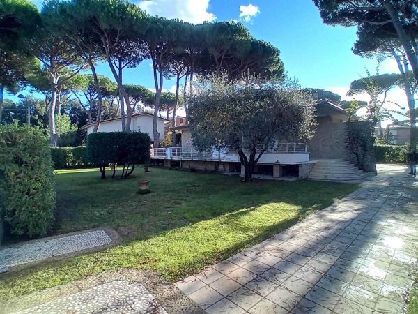 casa indipendente in vendita a Camaiore in zona Lido di Camaiore