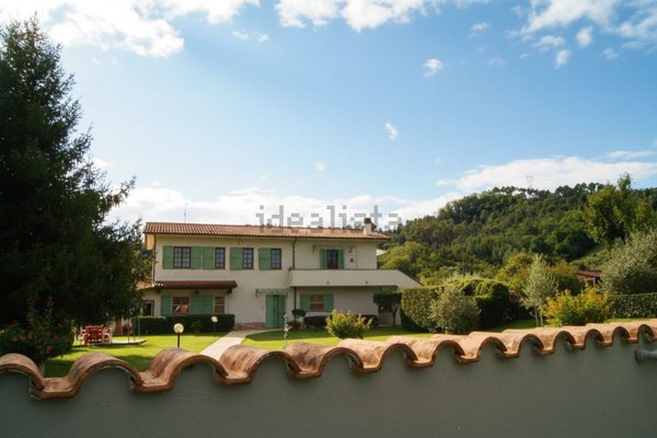 casa indipendente in vendita a Camaiore
