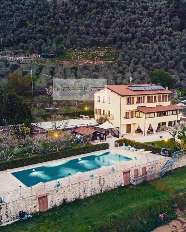 casa indipendente in vendita a Camaiore