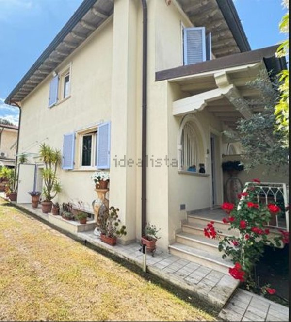 casa indipendente in vendita a Camaiore in zona Lido di Camaiore