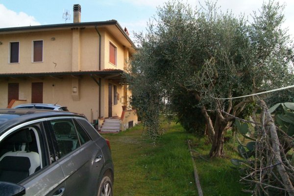 casa indipendente in vendita a Camaiore in zona Capezzano Pianore