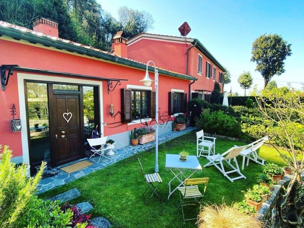 casa indipendente in vendita a Camaiore