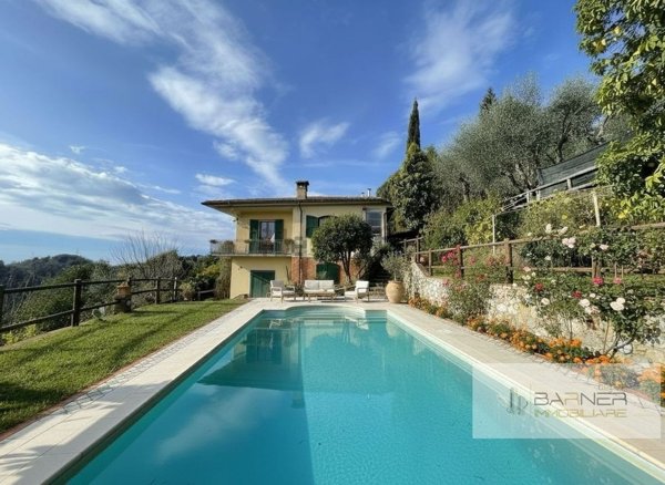 casa indipendente in vendita a Camaiore