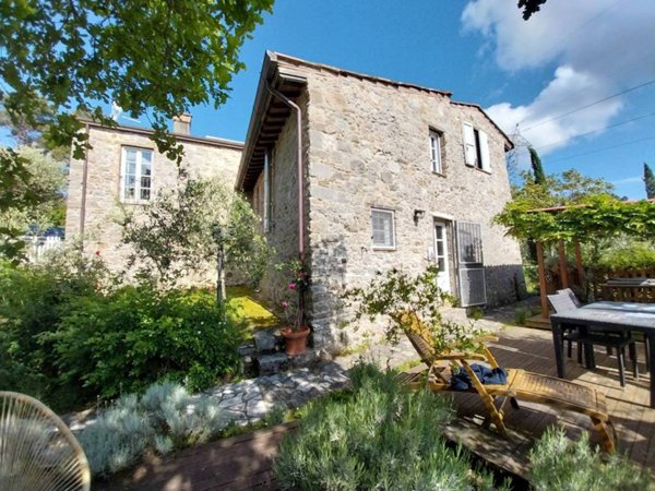 casa indipendente in vendita a Camaiore in zona Orbicciano