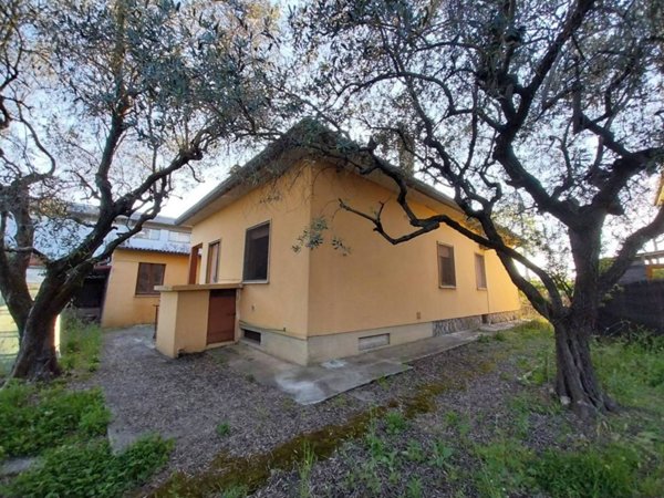 casa indipendente in vendita a Camaiore in zona Capezzano Pianore