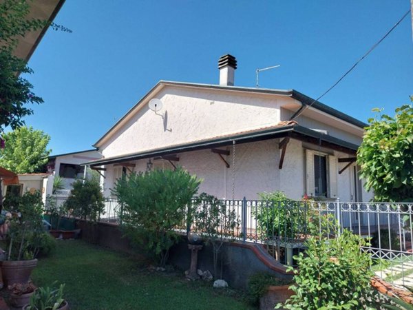 casa indipendente in vendita a Camaiore in zona Lido di Camaiore
