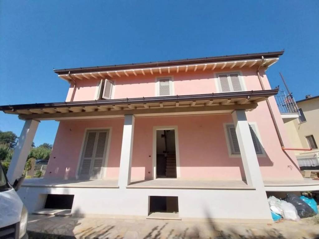 casa indipendente in vendita a Camaiore