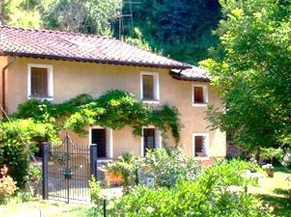 casa indipendente in vendita a Camaiore