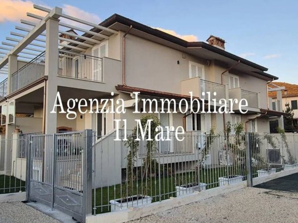 casa indipendente in vendita a Camaiore in zona Capezzano Pianore