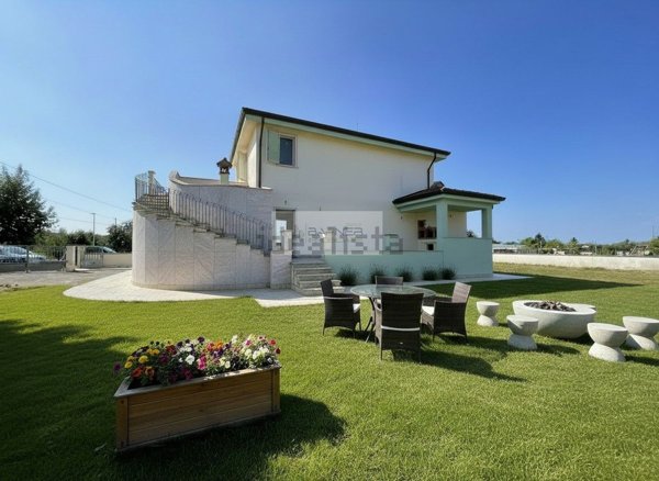 casa indipendente in vendita a Camaiore in zona Capezzano Pianore