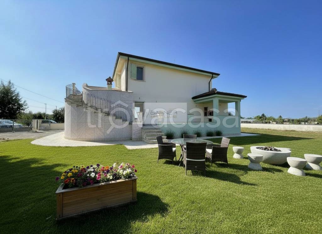 casa indipendente in vendita a Camaiore in zona Capezzano Pianore