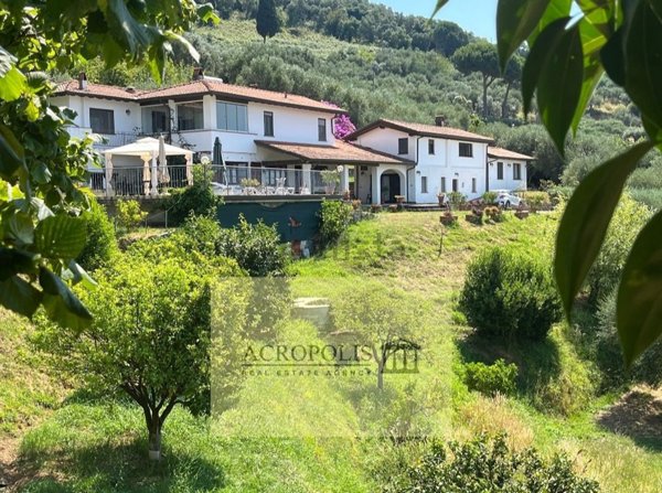 casa indipendente in vendita a Camaiore
