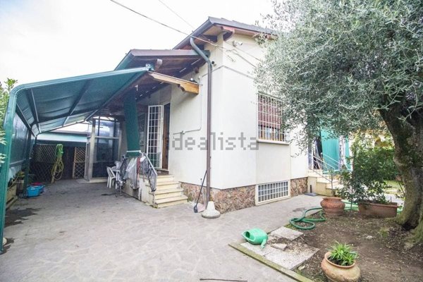 casa indipendente in vendita a Camaiore in zona Lido di Camaiore