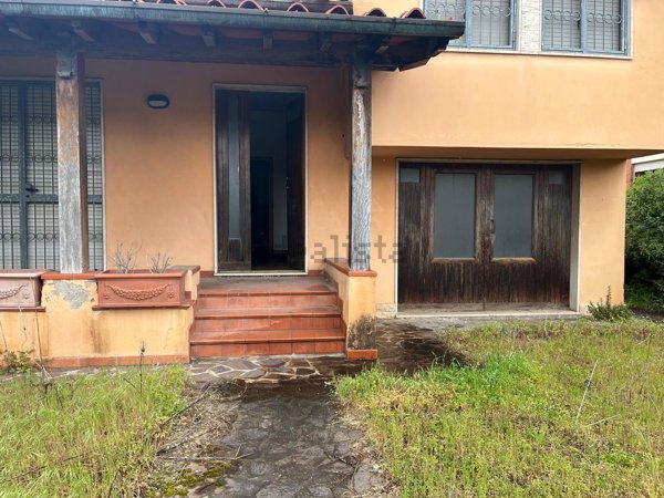 casa indipendente in vendita a Camaiore in zona Lido di Camaiore