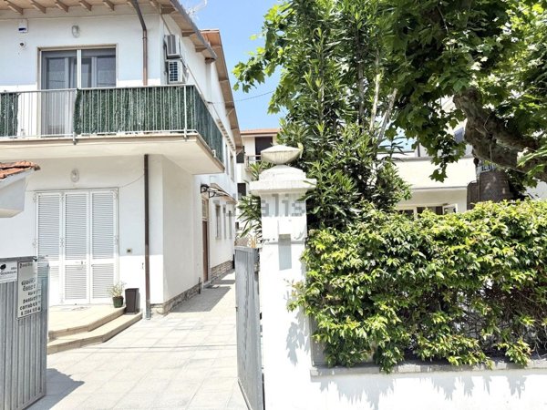 casa indipendente in vendita a Camaiore in zona Lido di Camaiore