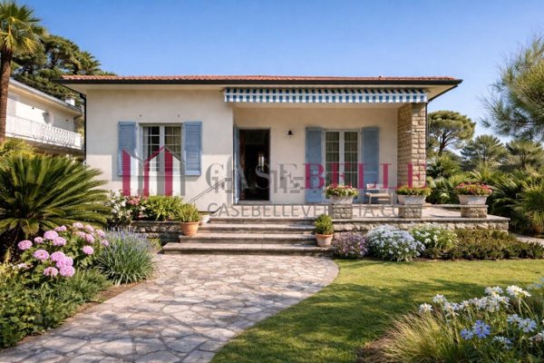 casa indipendente in vendita a Camaiore in zona Lido di Camaiore