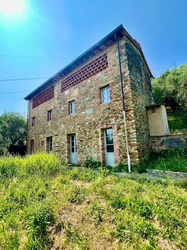 casa indipendente in vendita a Camaiore in zona Capezzano Pianore