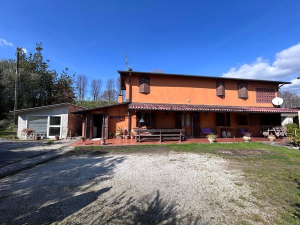 casa indipendente in vendita a Camaiore in zona Capezzano Pianore