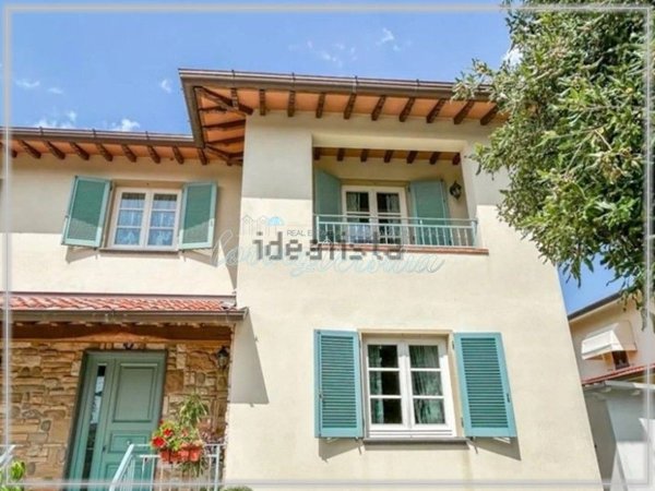 casa indipendente in vendita a Camaiore in zona Capezzano Pianore