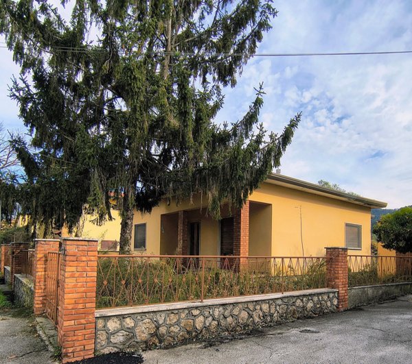 casa indipendente in vendita a Camaiore in zona Capezzano Pianore