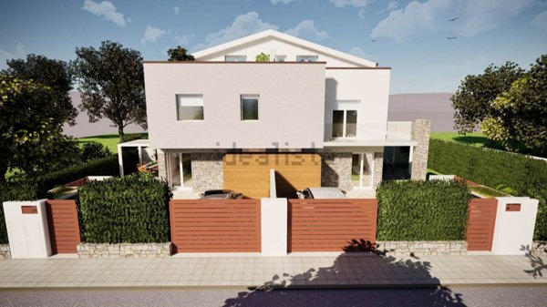 casa indipendente in vendita a Camaiore in zona Lido di Camaiore