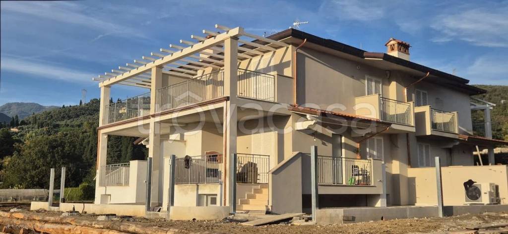 casa indipendente in vendita a Camaiore in zona Capezzano Pianore