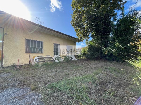 casa indipendente in vendita a Camaiore in zona Capezzano Pianore