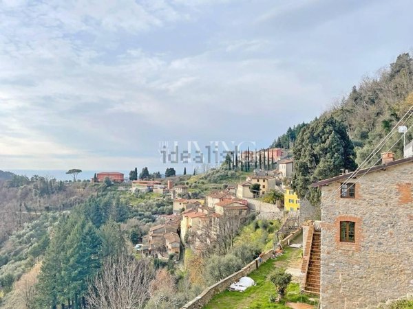 casa indipendente in vendita a Camaiore in zona Gombitelli