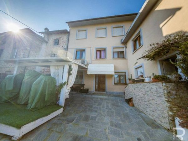 casa indipendente in vendita a Camaiore in zona Pontemazzori