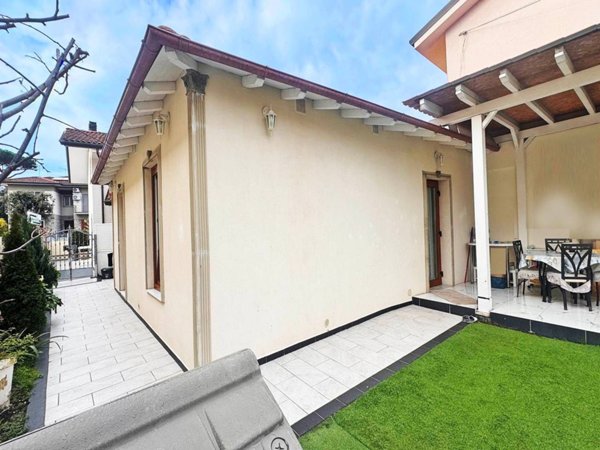 casa indipendente in vendita a Camaiore in zona Lido di Camaiore