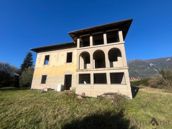 casa indipendente in vendita a Camaiore