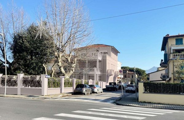 appartamento in vendita a Camaiore in zona Lido di Camaiore