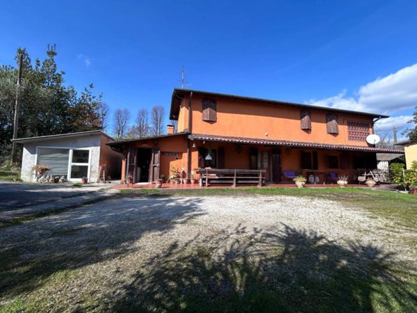 casa indipendente in vendita a Camaiore in zona Capezzano Pianore