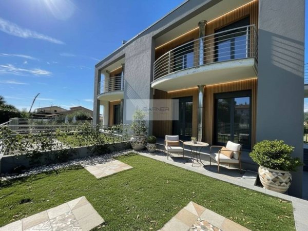 casa indipendente in vendita a Camaiore in zona Capezzano Pianore