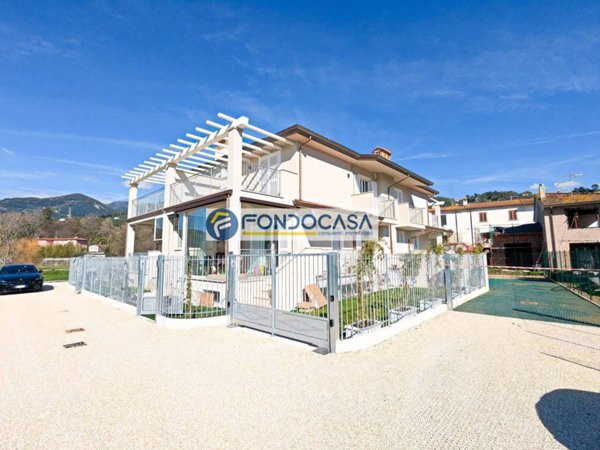 casa indipendente in vendita a Camaiore