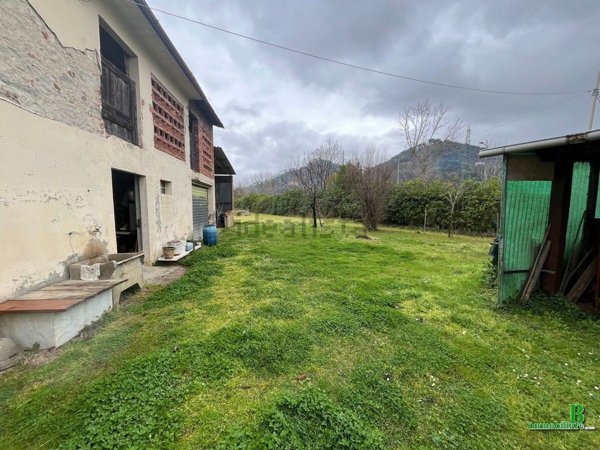 casale in vendita a Camaiore in zona Capezzano Pianore