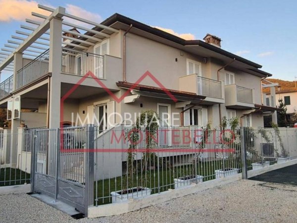 casa indipendente in vendita a Camaiore in zona Capezzano Pianore