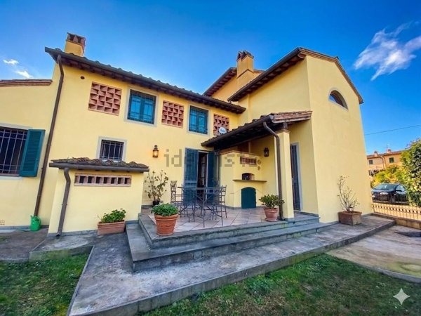 casa indipendente in vendita a Camaiore