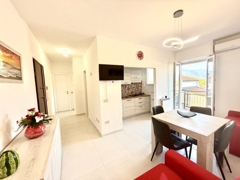 appartamento in vendita a Camaiore in zona Lido di Camaiore