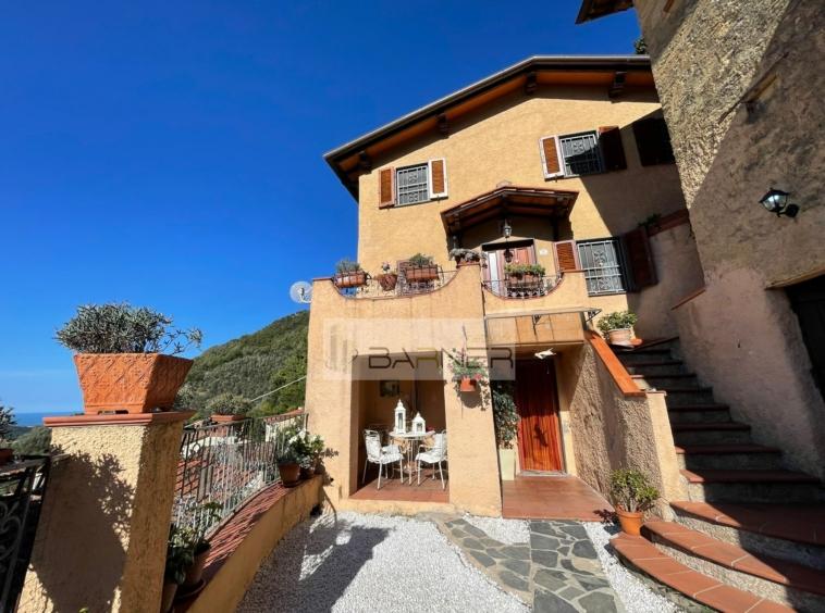 casa indipendente in vendita a Camaiore in zona Torcigliano