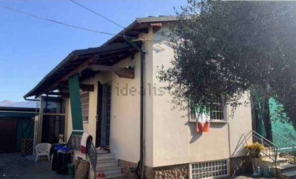 casa indipendente in vendita a Camaiore in zona Lido di Camaiore
