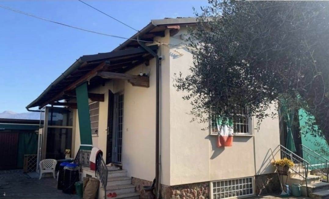 casa indipendente in vendita a Camaiore in zona Lido di Camaiore