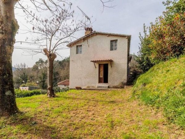 casa indipendente in vendita a Camaiore