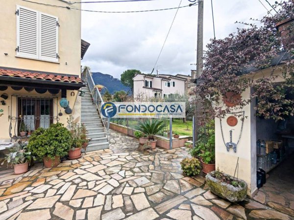 casa indipendente in vendita a Camaiore