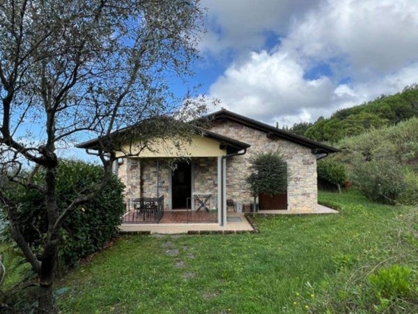 casa indipendente in vendita a Camaiore