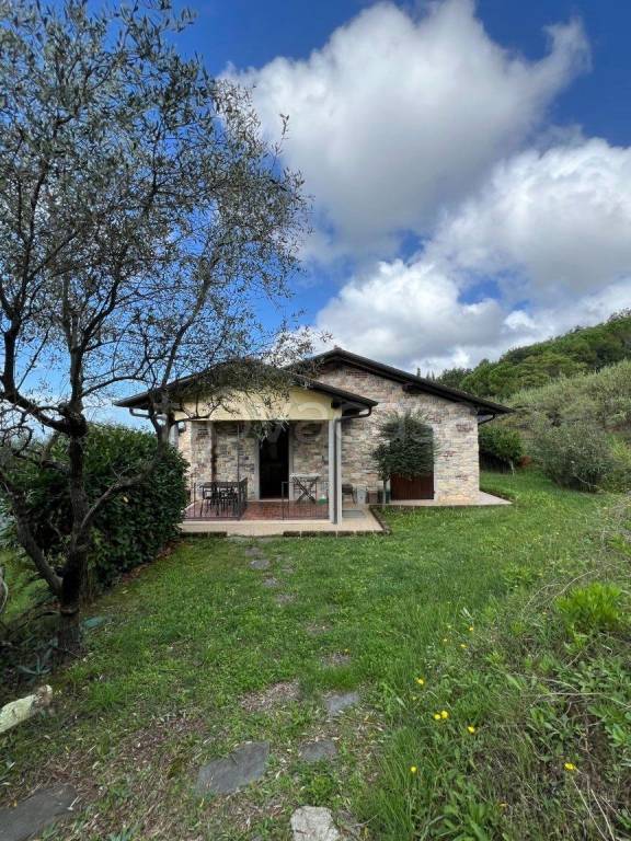 casa indipendente in vendita a Camaiore