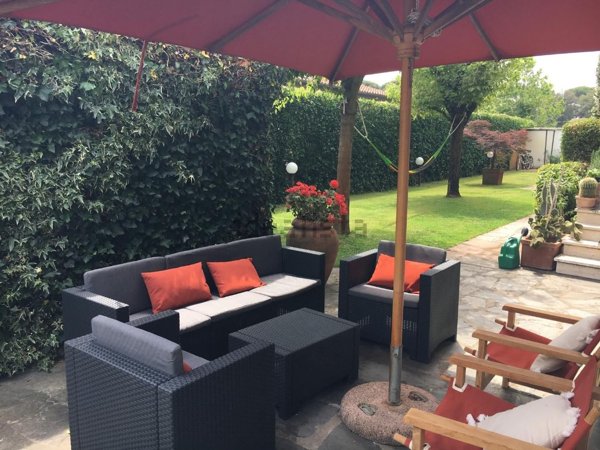 casa indipendente in vendita a Camaiore