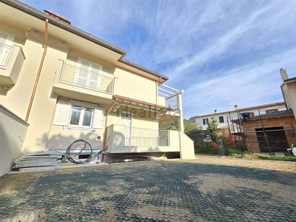 casa indipendente in vendita a Camaiore in zona Capezzano Pianore
